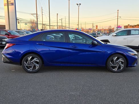 Certified 2025 Hyundai Elantra Sport image 31