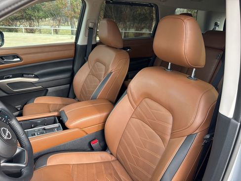 Used 2024 Nissan Pathfinder Platinum w/ Cargo Package image 18