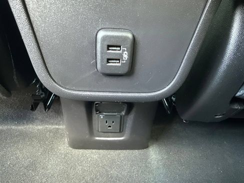 Used 2024 GMC Terrain SLT AWD/4WD image 16
