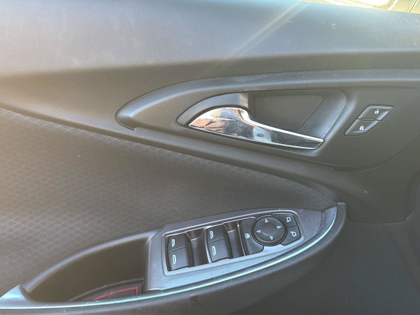 Used 2021 Chevrolet Malibu LT w/ Redline Edition FWD image 7