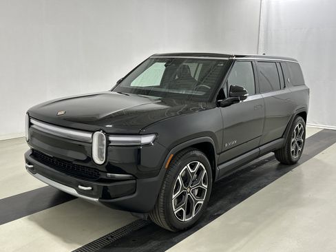 Used 2025 Rivian R1S Adventure AWD/4WD image 1