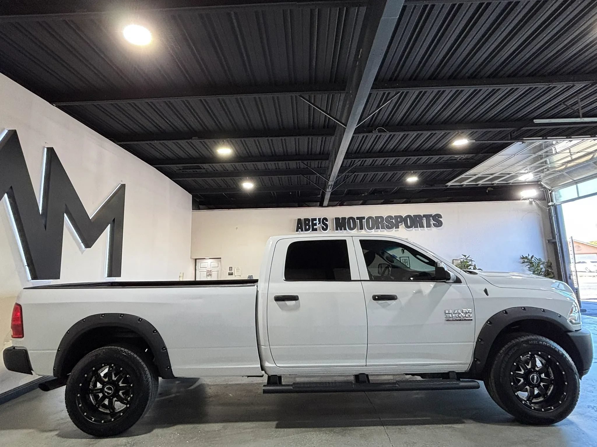 Used 2015 RAM 3500 Tradesman RWD image 4