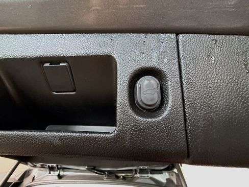 Used 2020 Chevrolet Suburban LT image 40