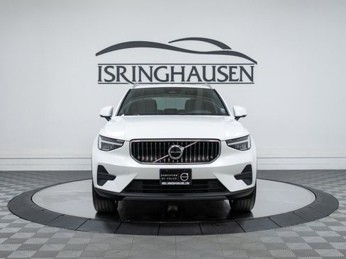 Certified 2025 Volvo XC40 B5 Core image 2