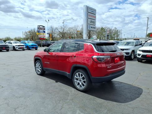 Used 2025 Jeep Compass Limited AWD/4WD image 4