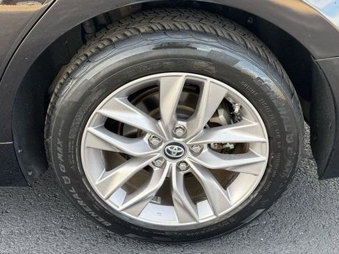 Used 2019 Toyota Avalon XLE w/ Preferred Accessory Package image 18