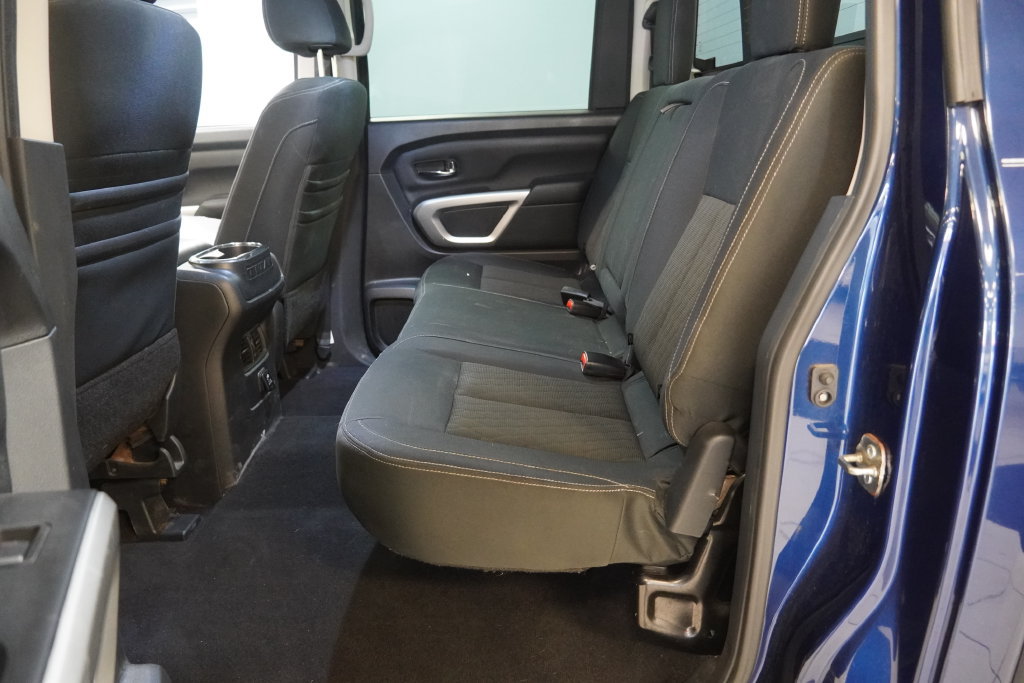 Used 2018 Nissan Titan SV w/ SV Convenience Package AWD/4WD image 17