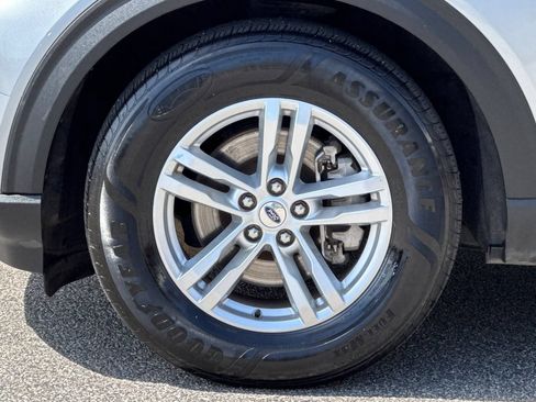 Used 2023 Ford Explorer XLT w/ Equipment Group 202A RWD image 27