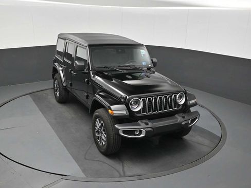 Used 2025 Jeep Wrangler Unlimited Sahara AWD/4WD image 11