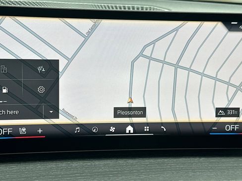 Used 2025 BMW 330i Sedan w/ Premium Package image 24