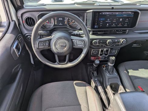 Used 2025 Jeep Wrangler Unlimited Rubicon image 25