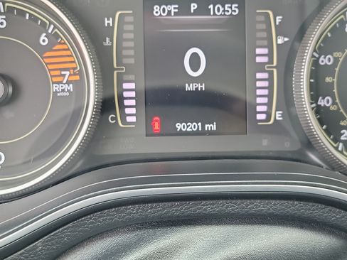 Used 2019 Jeep Cherokee Latitude w/ Cold Weather Group AWD/4WD image 23