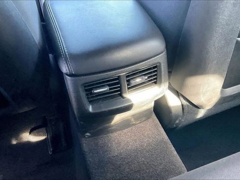 Used 2018 Dodge Challenger SXT image 32