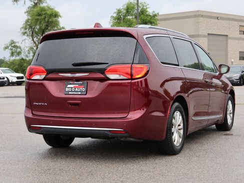 Used 2018 Chrysler Pacifica Touring-L w/ Advanced Safetytec Group FWD image 9