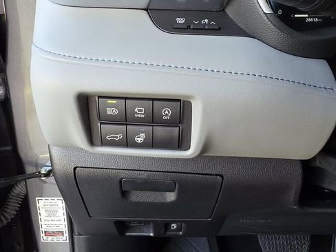 Used 2023 Toyota Highlander Limited image 30