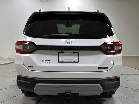 Used 2025 Honda Pilot TrailSport image 4