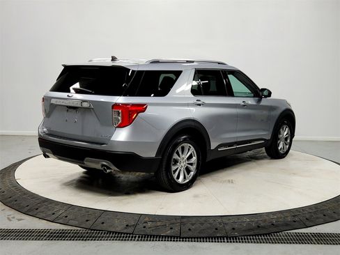 Used 2023 Ford Explorer Limited image 7