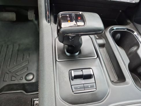 Used 2023 GMC Sierra 1500 AT4 w/ Technology Package AWD/4WD image 31