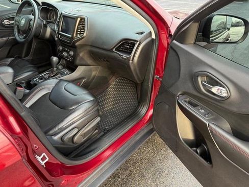 Used 2019 Jeep Cherokee Trailhawk w/ Cold Weather Group image 15