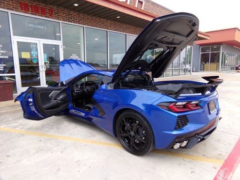Used 2022 Chevrolet Corvette Stingray Premium Cpe w/ Z51 Performance Package RWD image 17