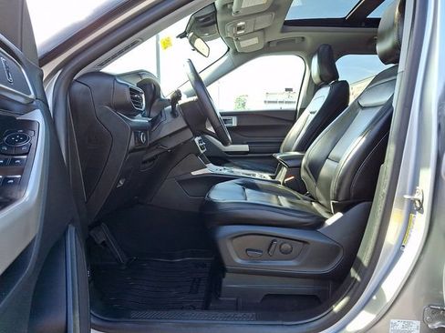 Used 2023 Ford Explorer XLT w/ Equipment Group 202A AWD/4WD image 15
