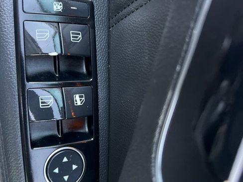 Used 2013 Mercedes-Benz E 350 4MATIC Sedan image 25