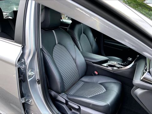 Used 2024 Toyota Camry SE FWD image 9