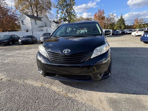 Used 2015 Toyota Sienna L image 3