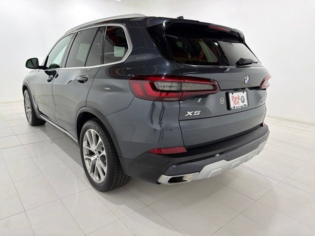 Used 2022 BMW X5 xDrive40i w/ Premium Package AWD/4WD image 3