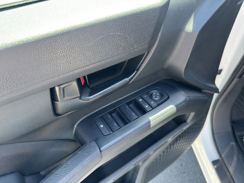 Certified 2025 Toyota Tacoma SR5 AWD/4WD image 11