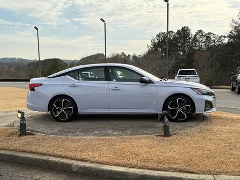 Used 2024 Nissan Altima 2.5 SR image 8