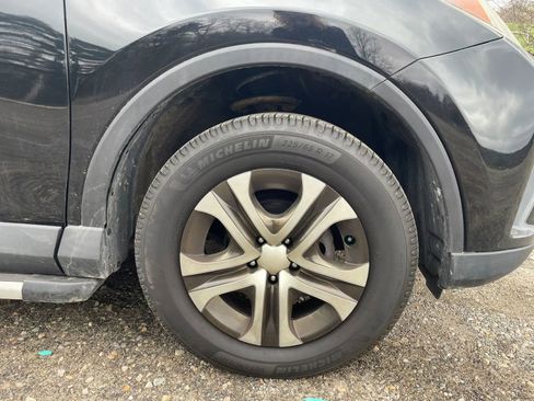 Used 2016 Toyota RAV4 LE AWD/4WD image 30