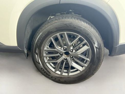 Used 2024 Nissan Rogue S image 25