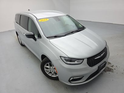 Used 2024 Chrysler Pacifica Touring-L