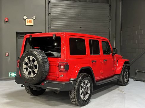 Used 2018 Jeep Wrangler Unlimited Sahara AWD/4WD image 4