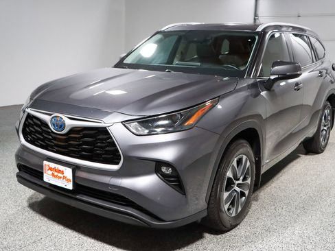 Used 2023 Toyota Highlander XLE image 34