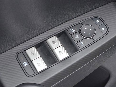 Used 2024 Mitsubishi Outlander SE image 16