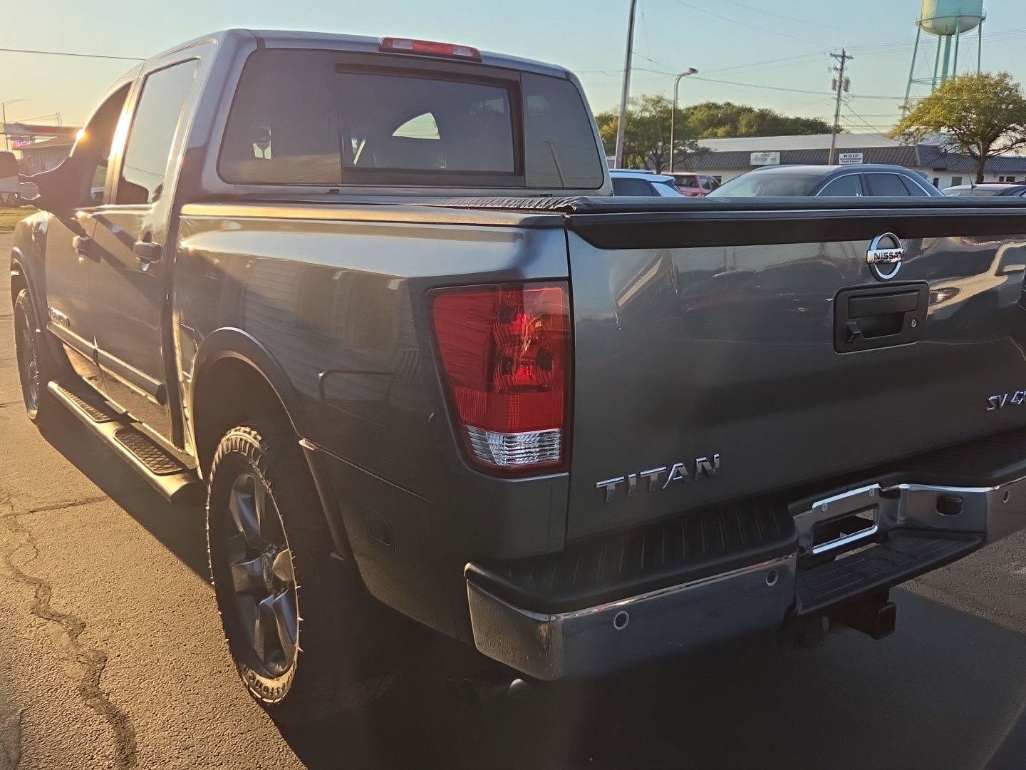Used 2015 Nissan Titan SV w/ SV Value Truck Package AWD/4WD image 7
