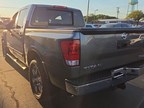Used 2015 Nissan Titan SV w/ SV Value Truck Package AWD/4WD image 7