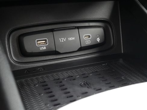 Used 2023 Hyundai Venue Limited FWD image 42