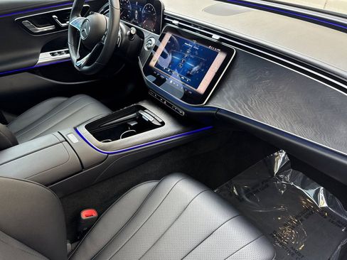 Used 2025 Mercedes-Benz E 350 4MATIC Sedan image 15