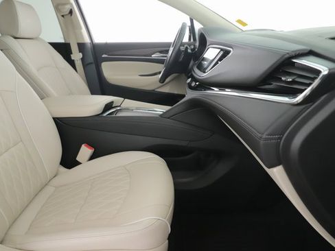Used 2023 Buick Enclave Avenir image 35