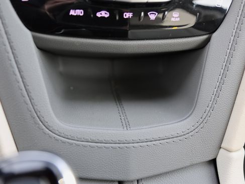 Used 2024 Cadillac XT6 Premium Luxury image 31