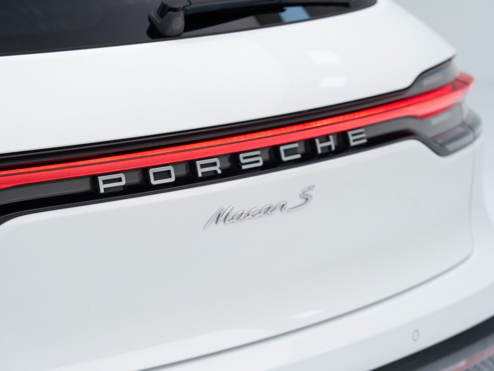 Certified 2023 Porsche Macan S AWD/4WD image 13
