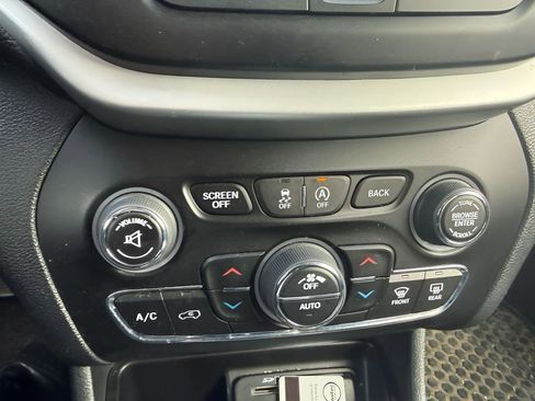 Used 2015 Jeep Cherokee Trailhawk w/ Comfort/Convenience Group image 14