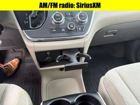 Used 2017 Toyota Sienna LE AWD/4WD image 10