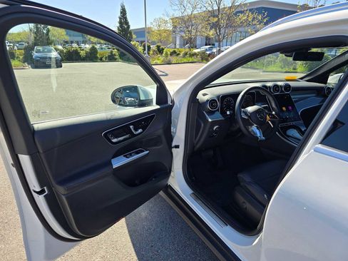 Used 2026 Mercedes-Benz GLC 300 image 21