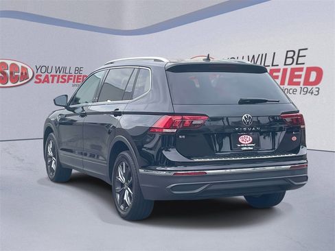 Used 2022 Volkswagen Tiguan SE w/ Panoramic Sunroof Package image 8