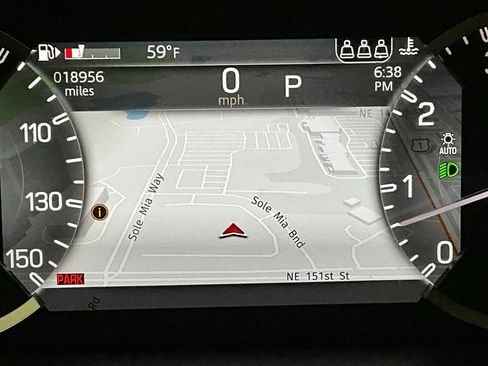 Used 2023 Land Rover Defender 90 SE image 17