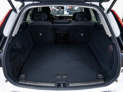 Used 2024 Volvo XC60 T8 Plus image 8